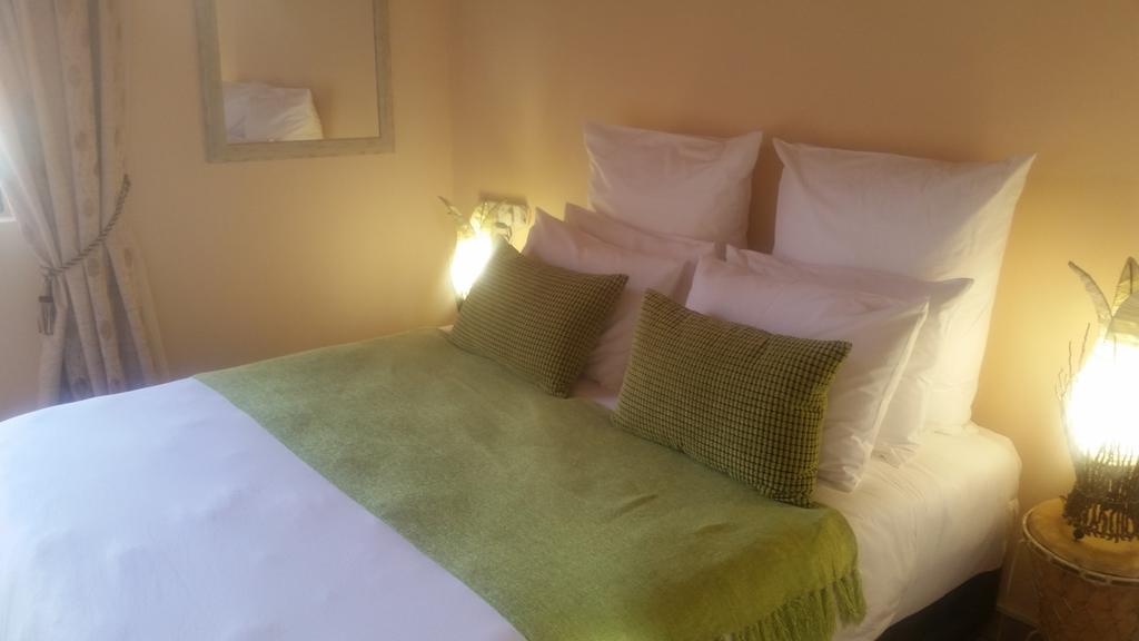 African Phoenix Guest Lodge Johannesburg Esterno foto