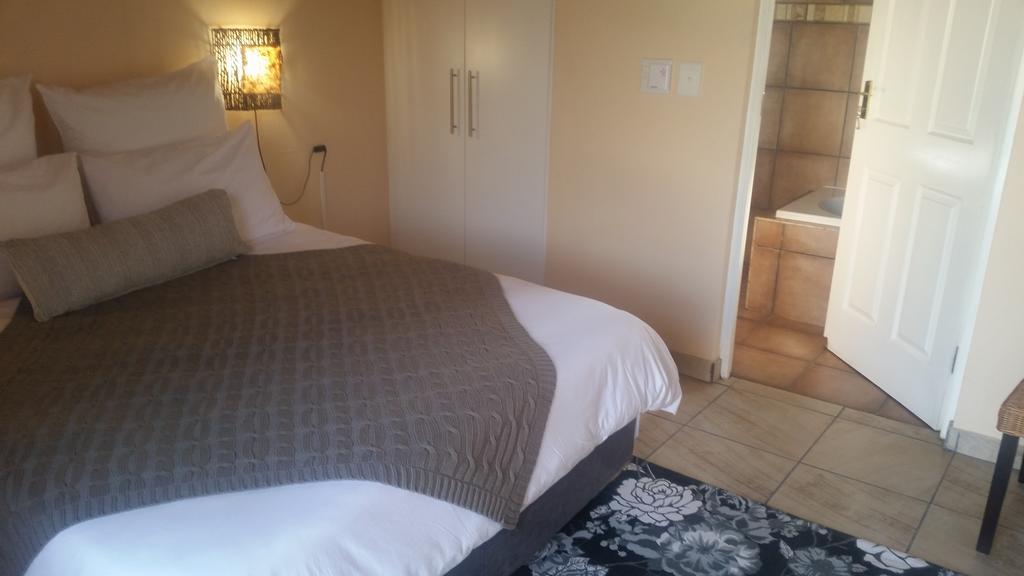 African Phoenix Guest Lodge Johannesburg Esterno foto