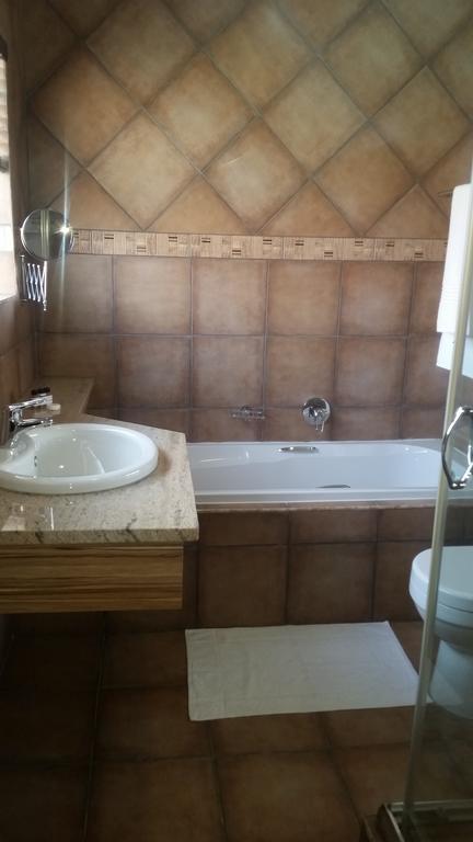 African Phoenix Guest Lodge Johannesburg Esterno foto