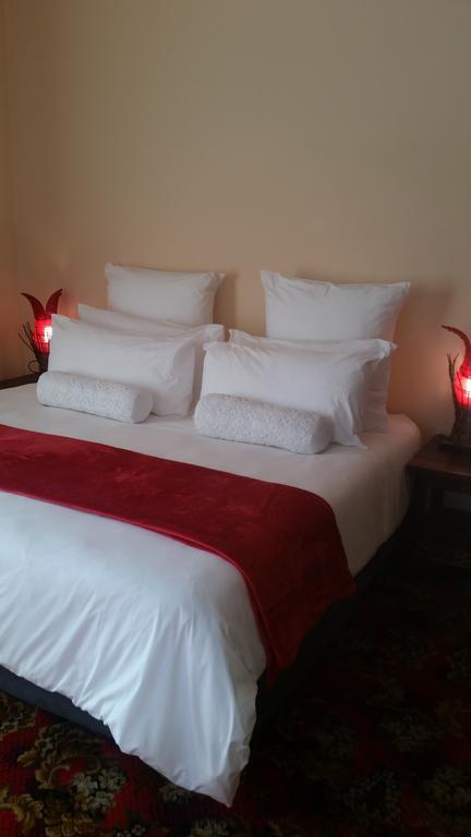African Phoenix Guest Lodge Johannesburg Esterno foto