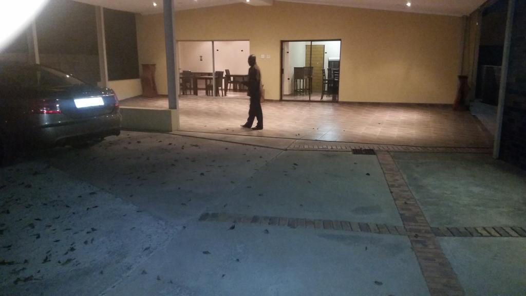 African Phoenix Guest Lodge Johannesburg Esterno foto