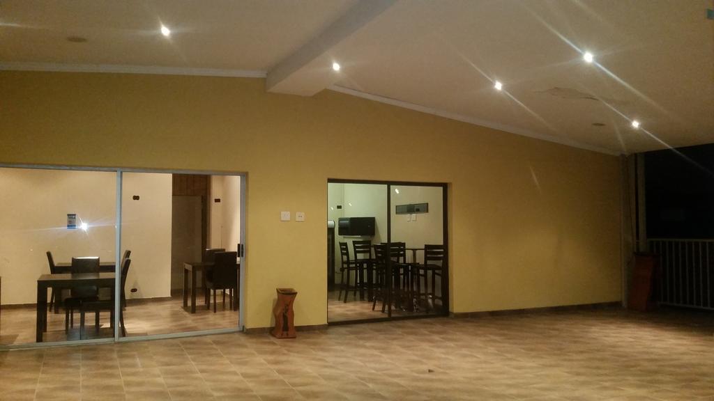 African Phoenix Guest Lodge Johannesburg Esterno foto