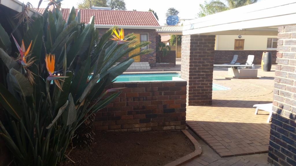 African Phoenix Guest Lodge Johannesburg Esterno foto