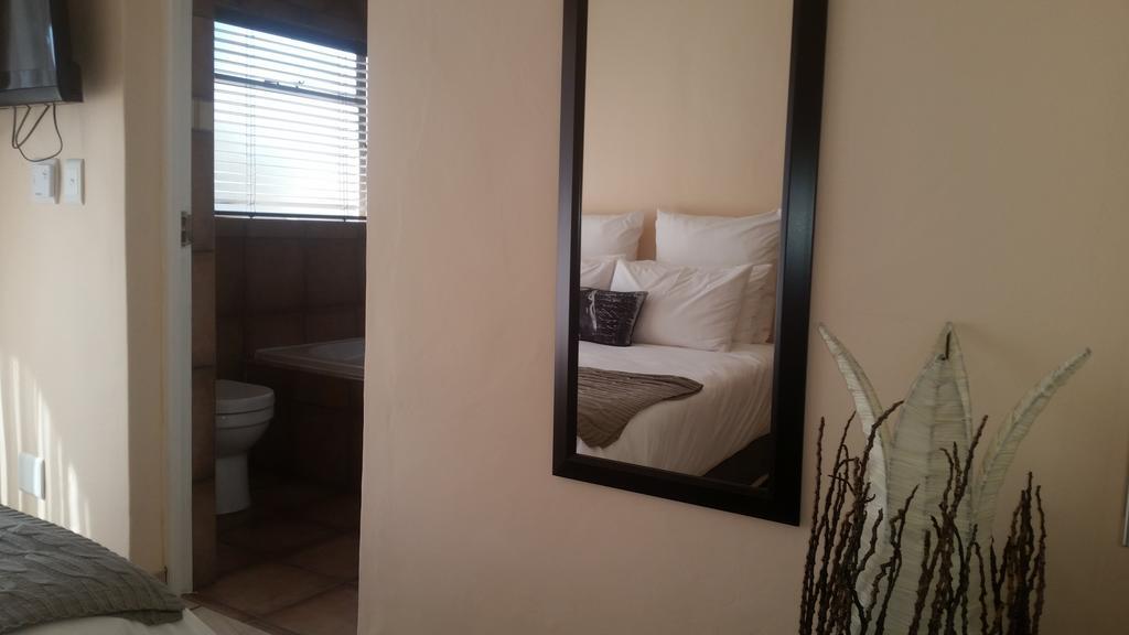 African Phoenix Guest Lodge Johannesburg Esterno foto