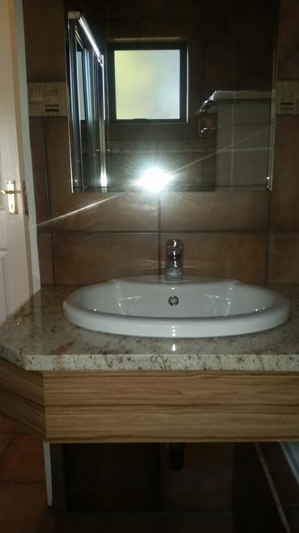African Phoenix Guest Lodge Johannesburg Esterno foto