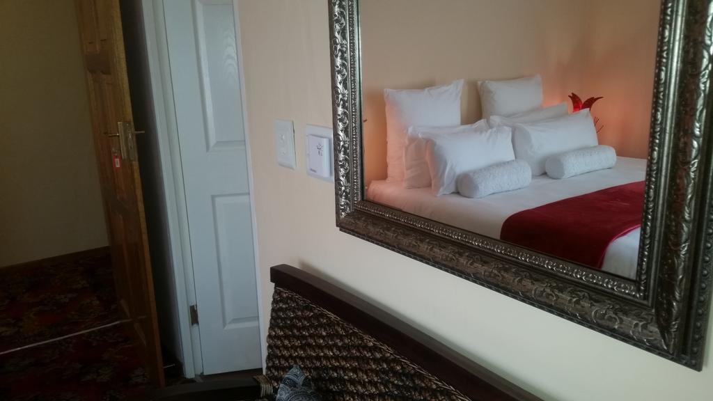African Phoenix Guest Lodge Johannesburg Esterno foto
