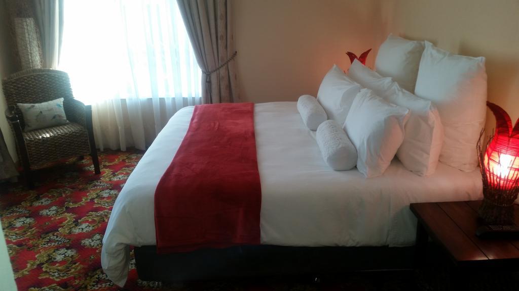 African Phoenix Guest Lodge Johannesburg Esterno foto