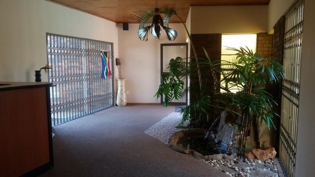 African Phoenix Guest Lodge Johannesburg Esterno foto