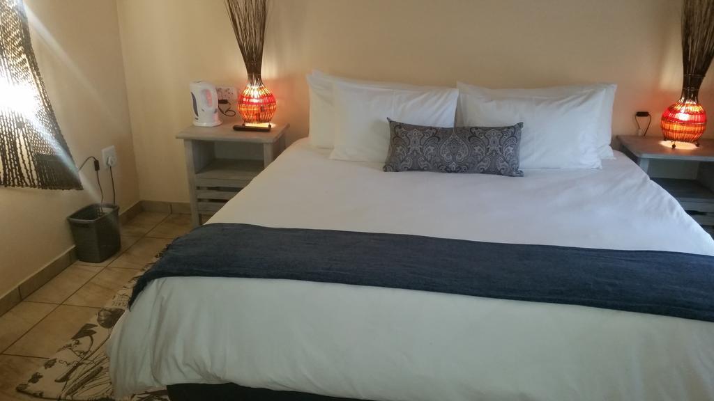 African Phoenix Guest Lodge Johannesburg Esterno foto