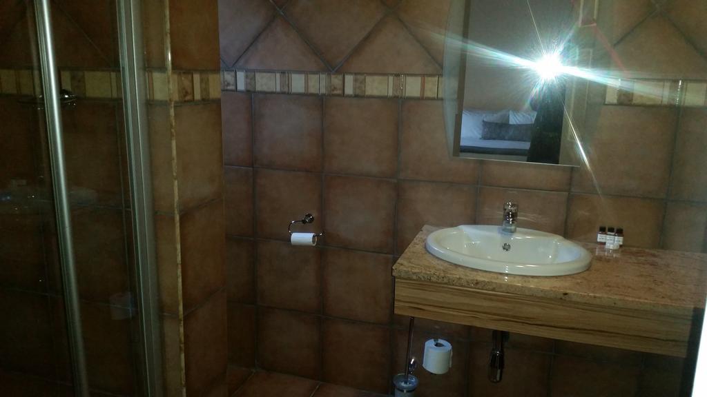 African Phoenix Guest Lodge Johannesburg Esterno foto
