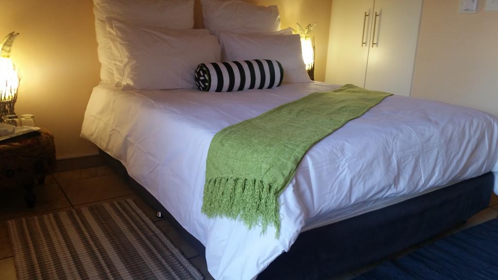 African Phoenix Guest Lodge Johannesburg Esterno foto